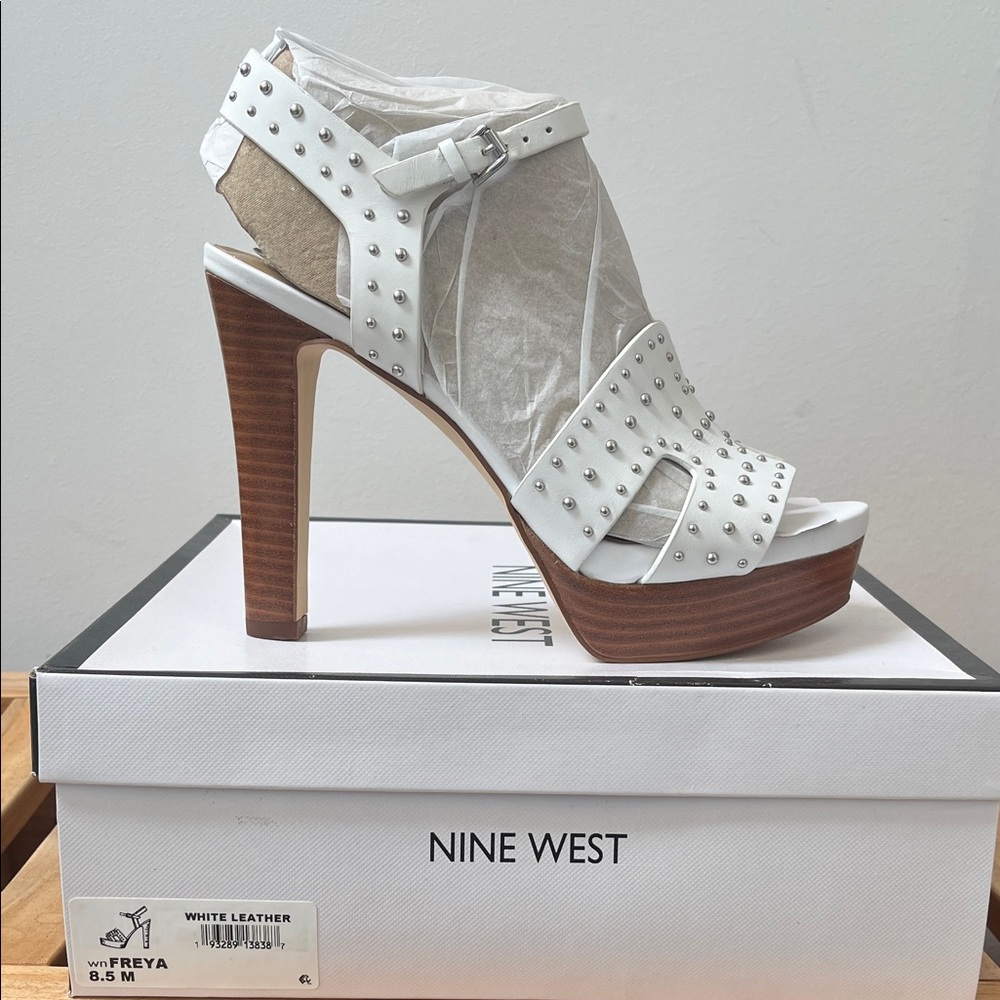 Nine West white leather studded sandals size 8.5 never worn in box